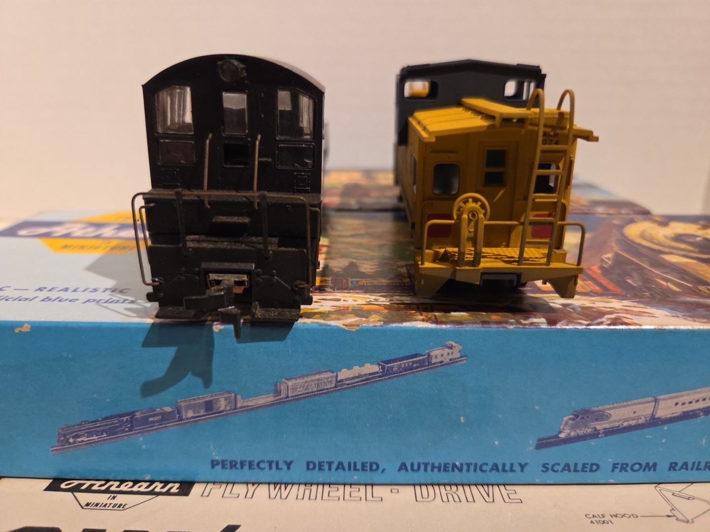 Athearn HO Southern #2400 SW-1500 Diesel Engine DC/ Alaska Railroad Caboose
