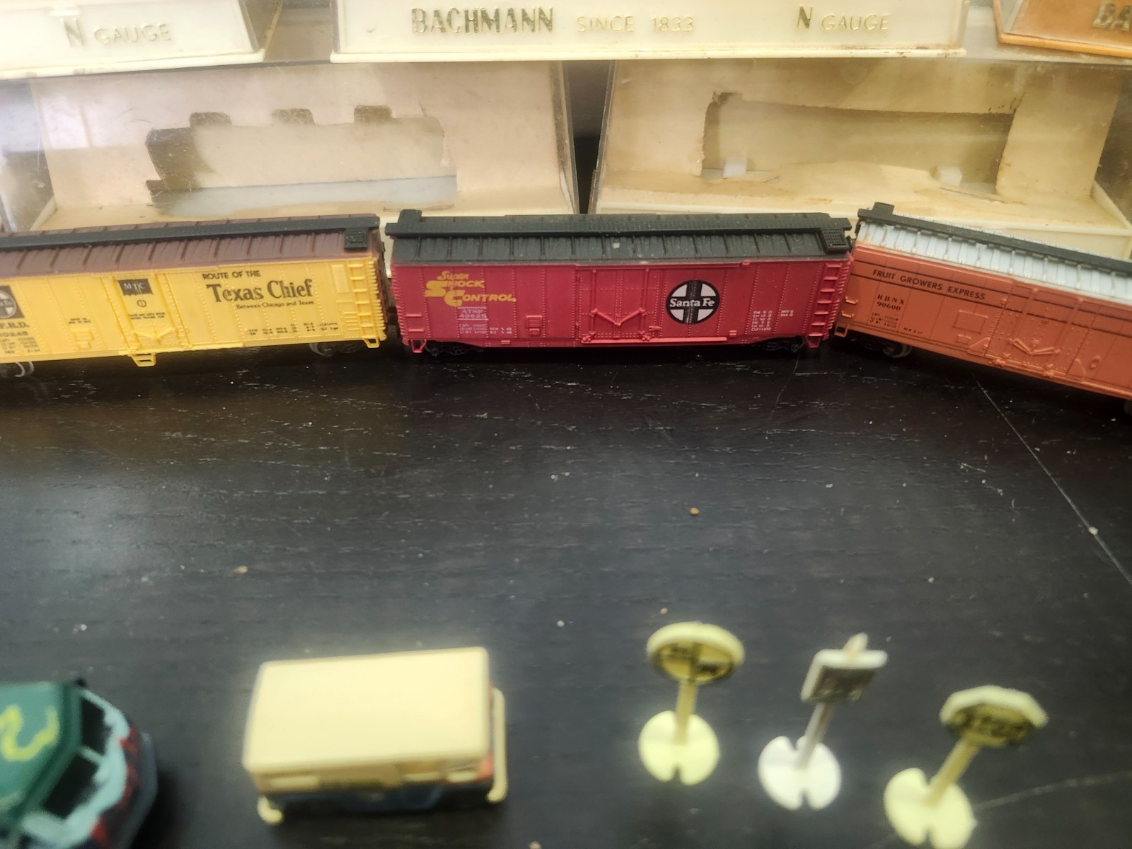 N GUAGE CLASSIC PENN A&B 8 CARTS AUTOS SIGNAGE 70 YEARS OLD READY TO RUN