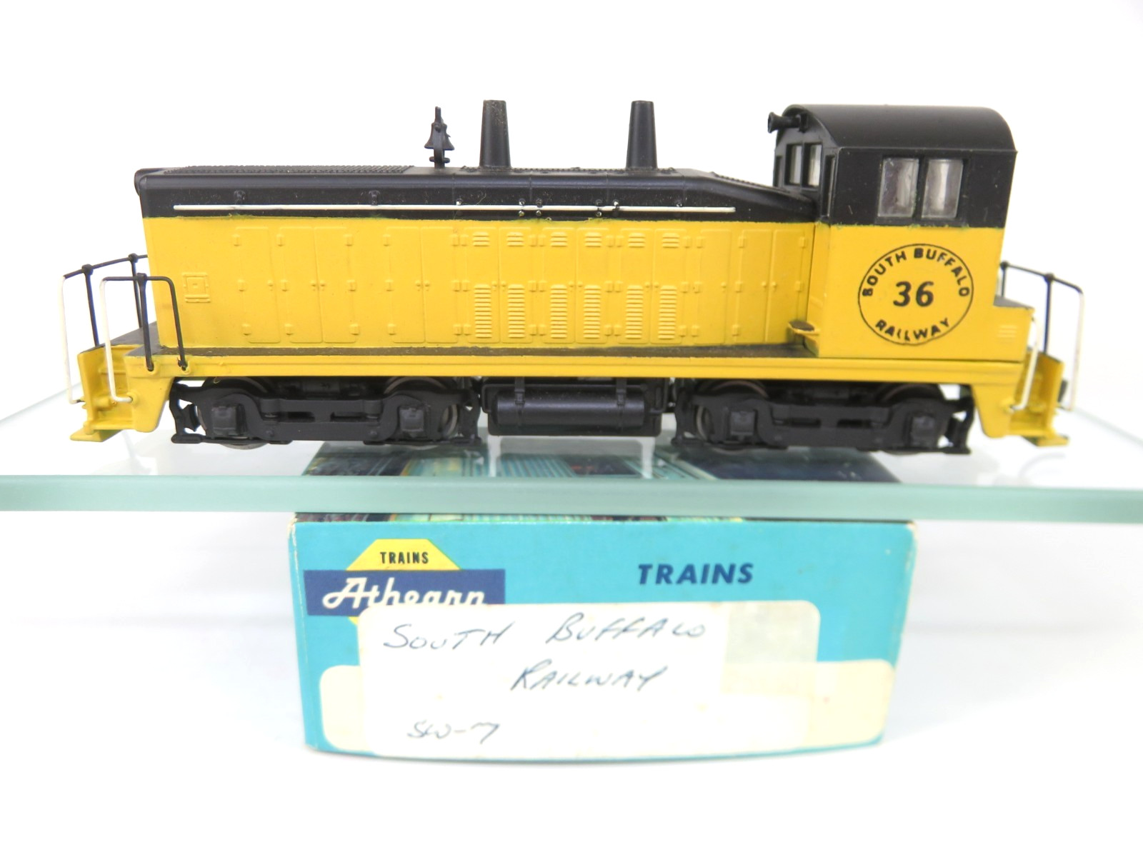Athearn Blue Box HO Scale South Buffalo EMD SW-7 Diesel Locomotive Road #36