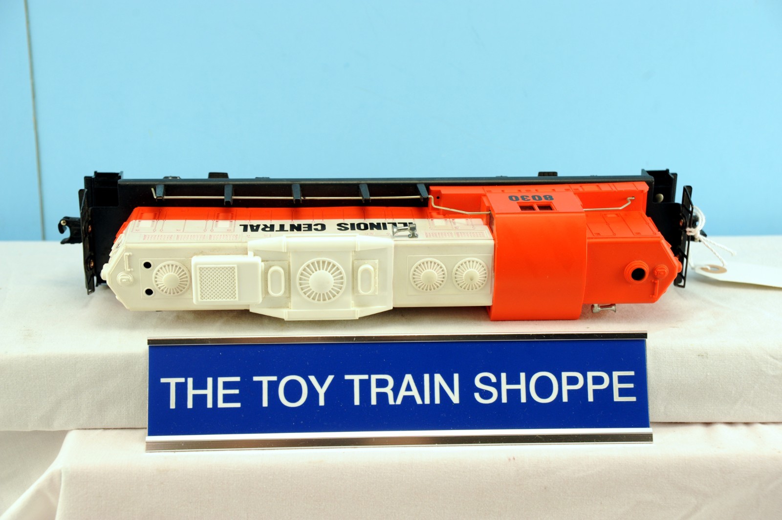 LIONEL 8030 IC ILLINOIS CENTRAL GP-9 DIESEL ENGINE (POWERED). TESTED. EXC COND.