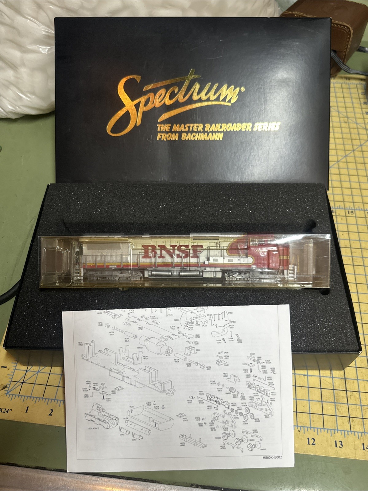 HO Bachmann Spectrum 86027 BNSF GE DASH 8-40CW Diesel Locomotive in Box