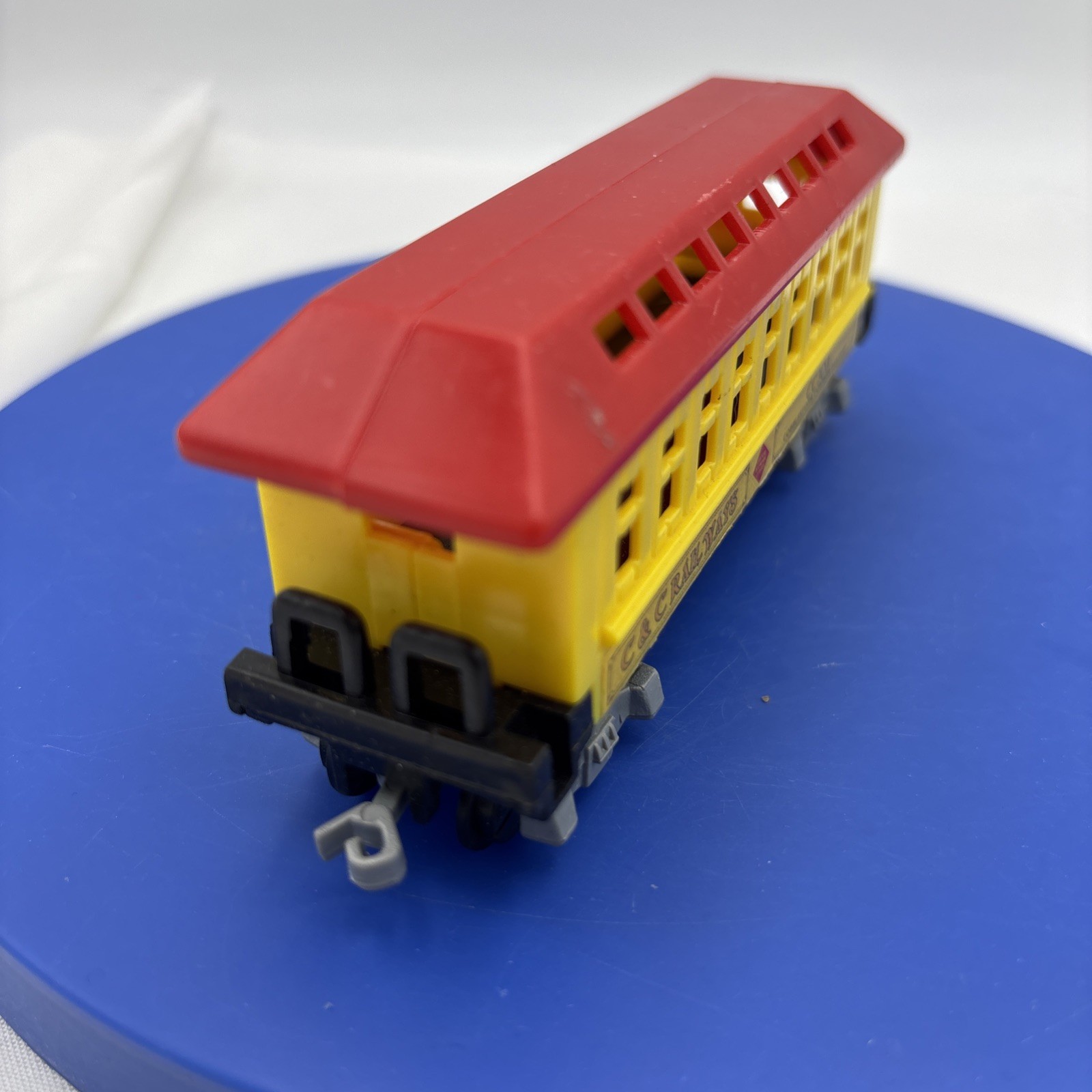 C&C Railways CC303 – HO Scale – Red & Yellow Train Car