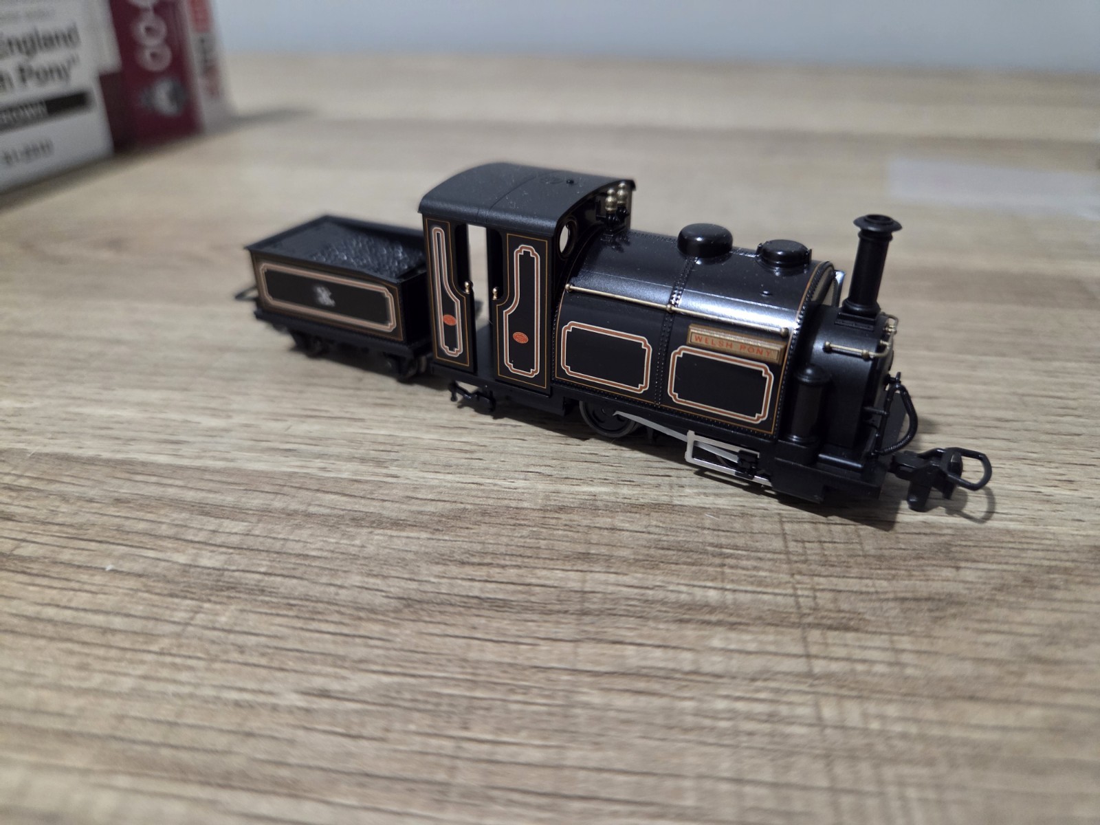 Kato/Peco OO9 Large England ‘Welsh Pony’ Ffestiniog Railway Brown