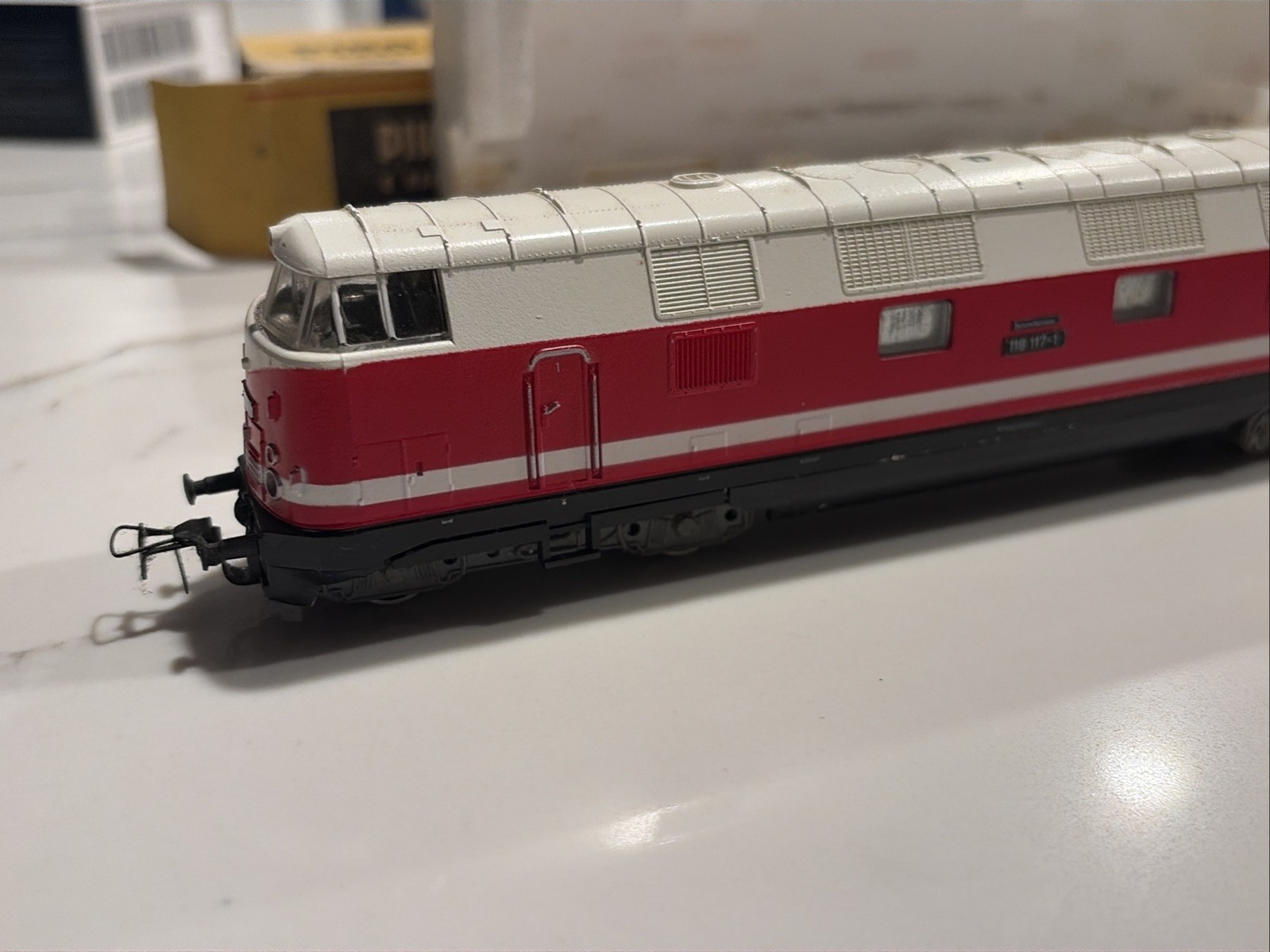 PIKO HO gauge BR 118 Diesel Locomotive in red & white livery