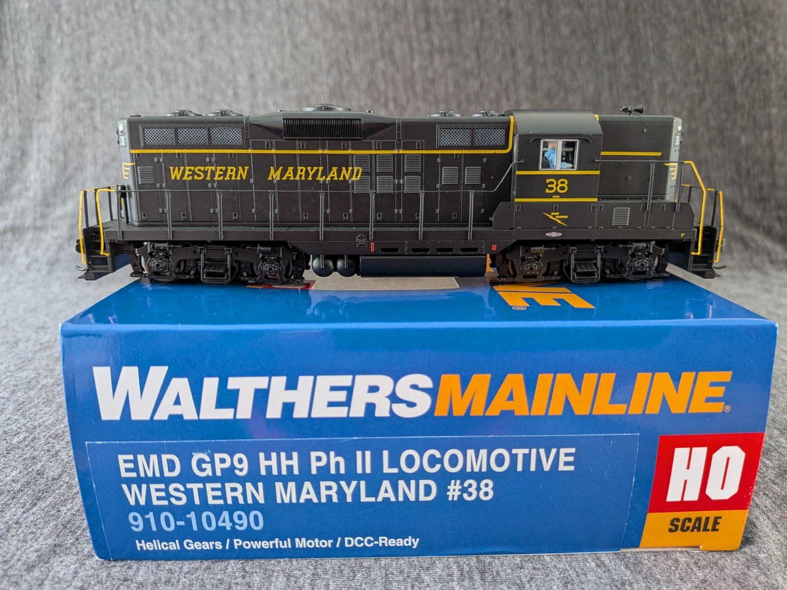 Walthers Mainline HO GP9, Western Maryland #38, #910-10490, DCC Ready.