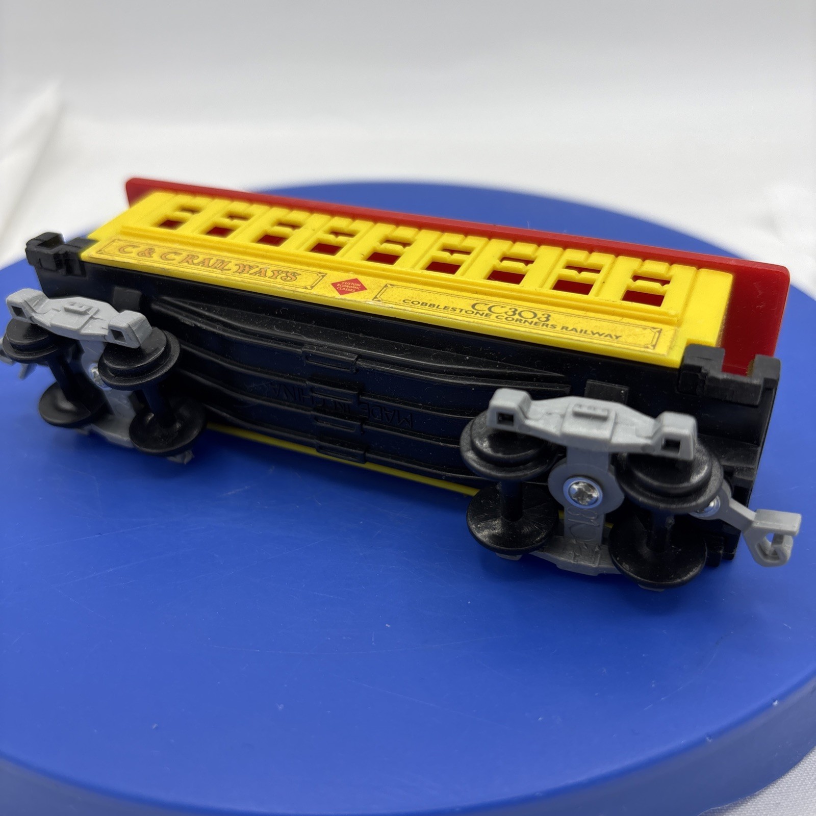 C&C Railways CC303 – HO Scale – Red & Yellow Train Car