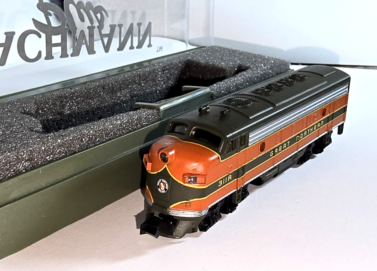 Bachmann Plus N Scale Great Northern GN EMD F7A F7 A Unit #311A Locomotive