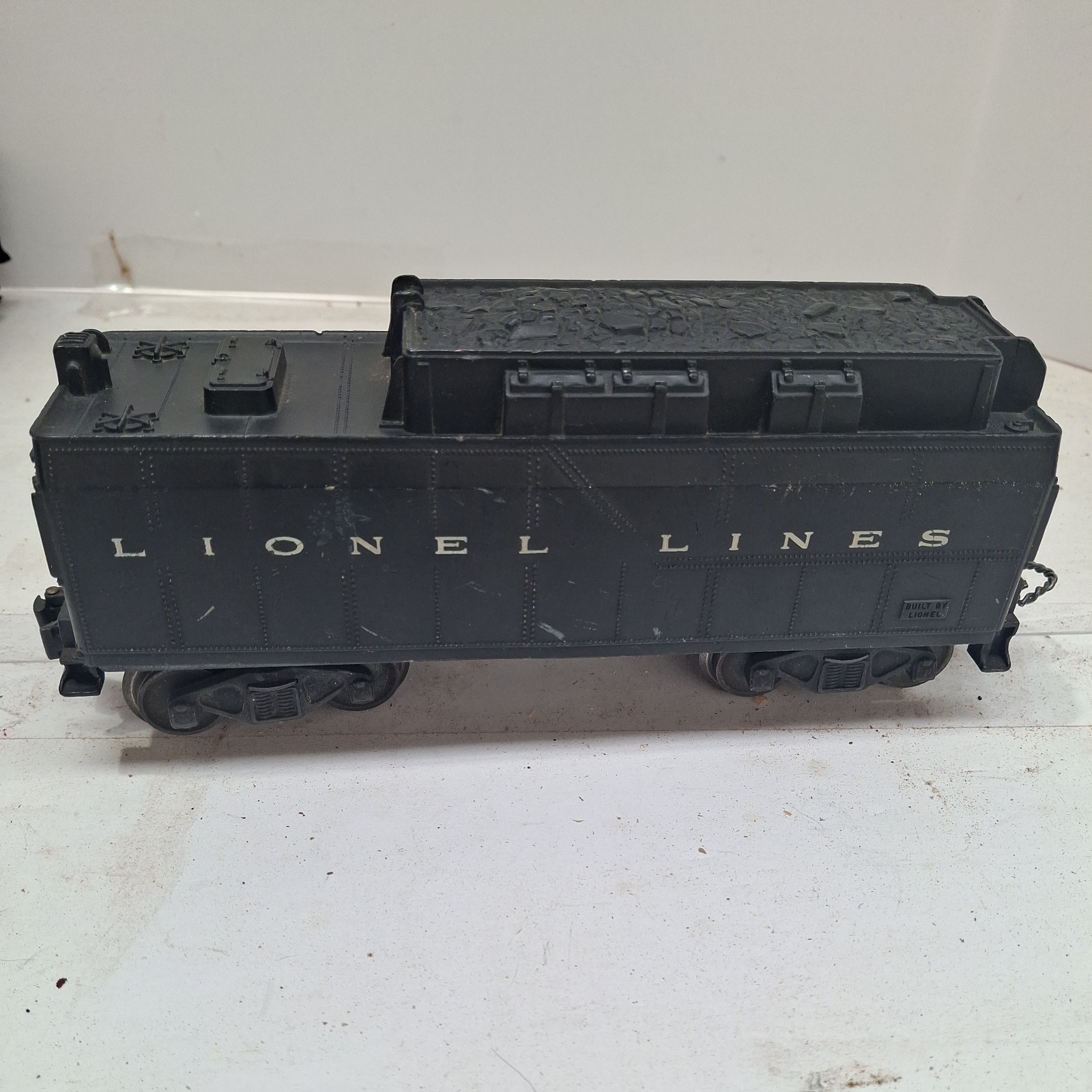 Lionel 6026W Tender damaged coupler untested looks to be in good shape