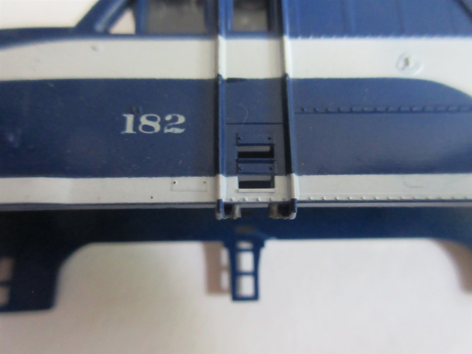 Athearn HO Nickel Plate Road #182 SHELL ONLY 9″