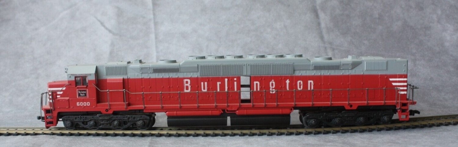 HO Scale Burlington 6000 Diesel Locomotive 16 wheel