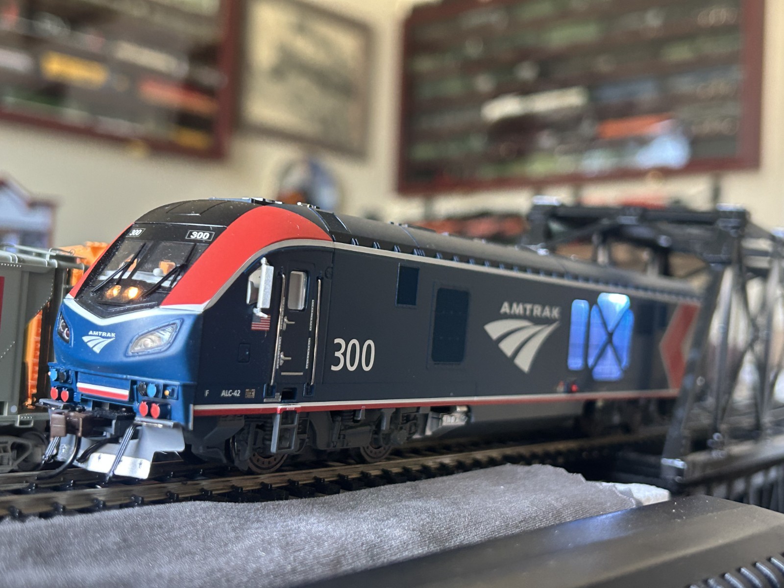 Bachmann HO 68301 Siemens ALC-42 Charger Amtrak Phase VI #300 DCC Sound TESTED