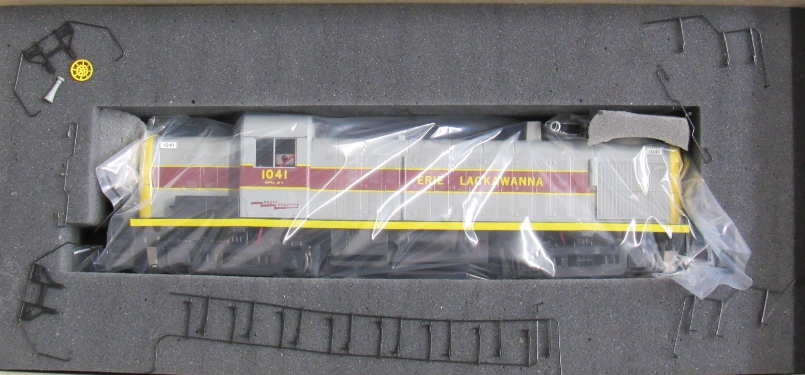 Weaver/P&D Hobby Shop 4056 Erie Lackawanna RS-3 Diesel Engine #1041 O-Gauge *