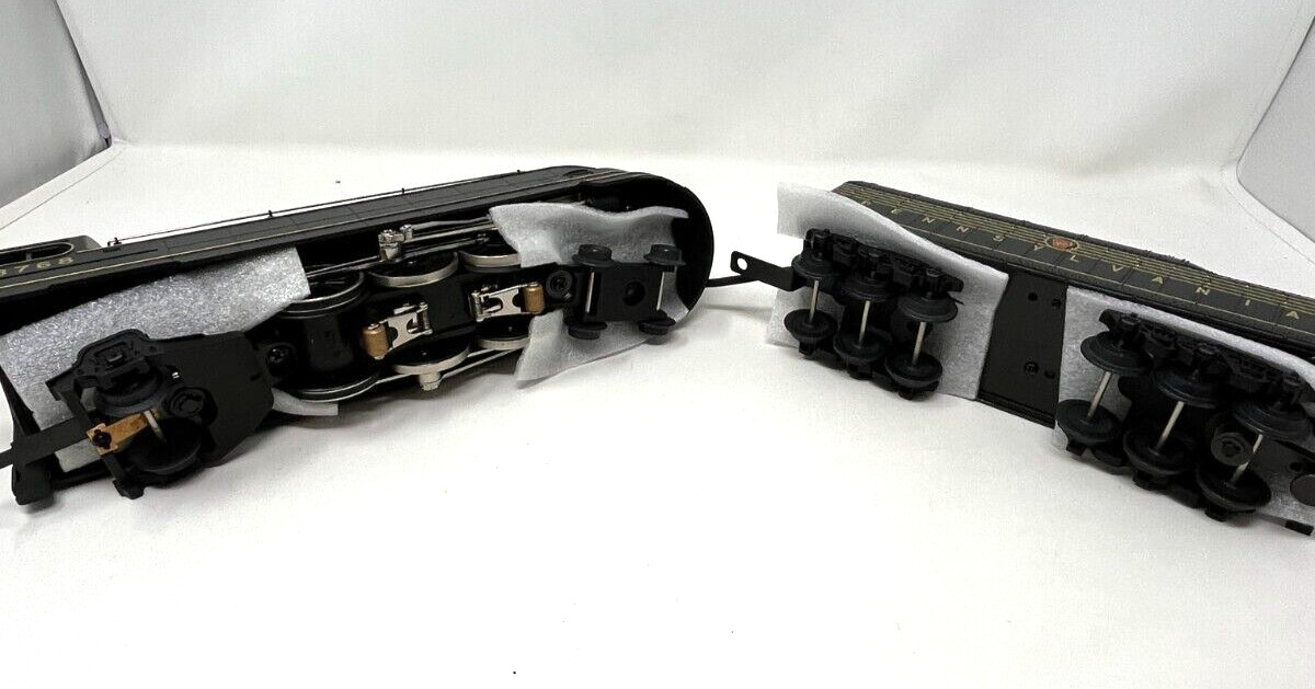 MTH RailKing 30-1118-0 Pennsylvania K-4s Torpedo 4-6-2 Steam Locomotive 3768
