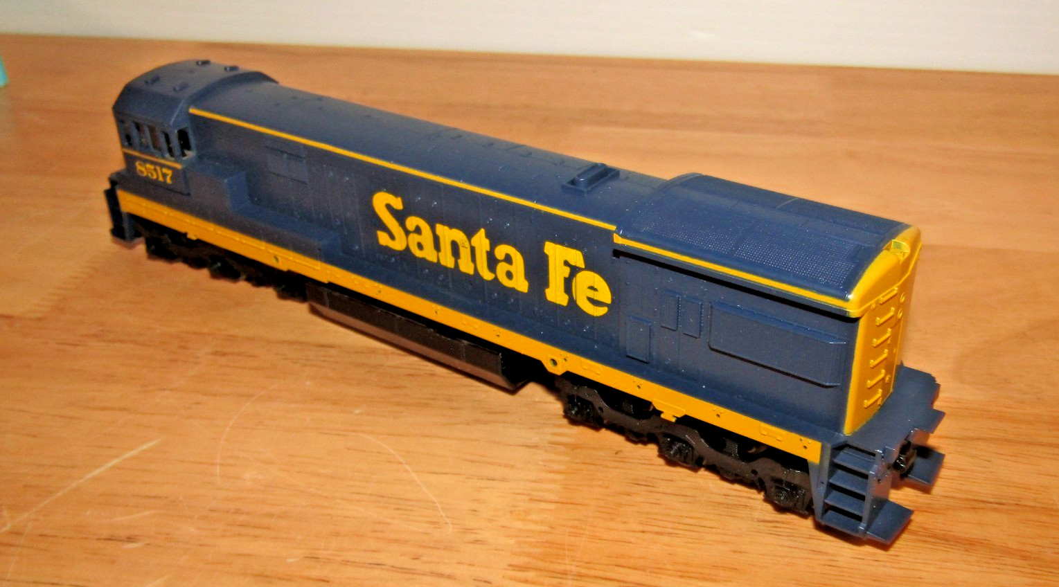 Athearn HO 3501 Santa Fe U33-C Powered Engine Diesel Locomotive 8517 NEW