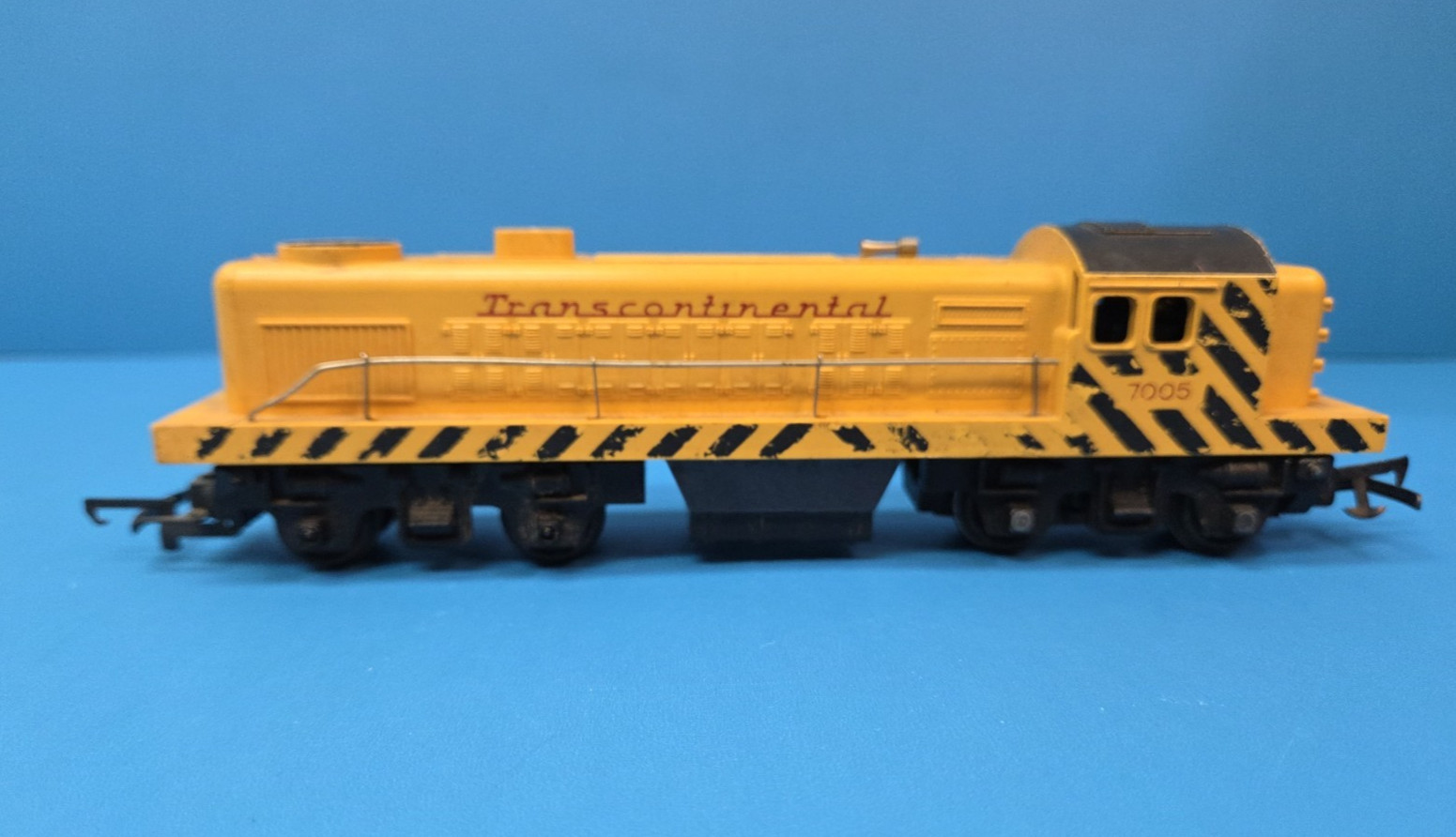 Tri-ang R155 Transcontinental RS2 Switcher Yellow 7005