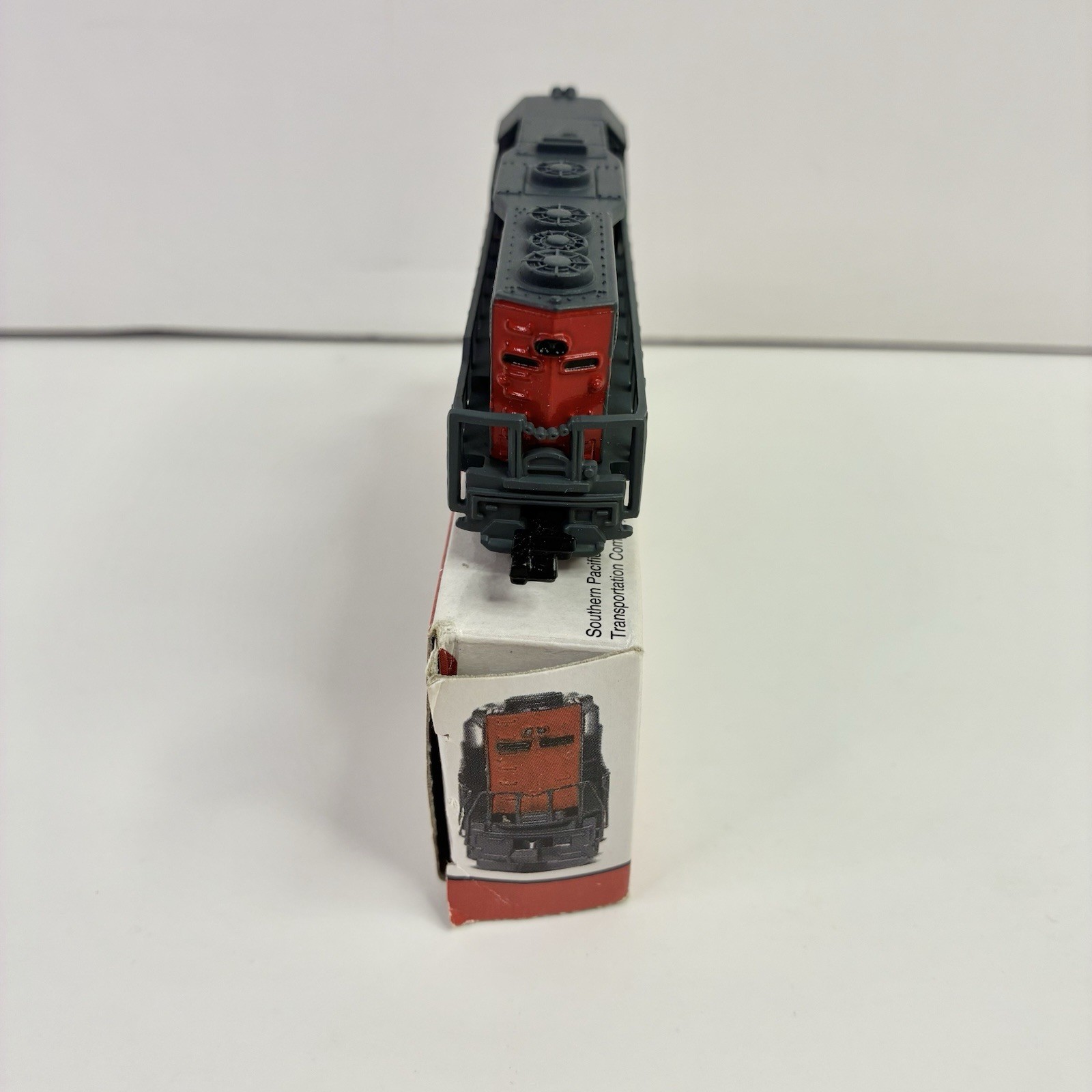 Southern Pacific Locomotive # 9725 Model Train No 418 High Speed N Scale w Box