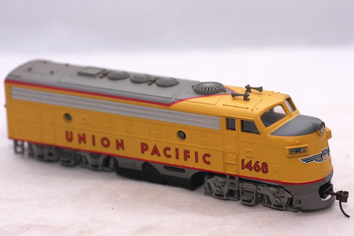 Bachmann HO Scale Union Pacific EMD F9 Diesel #1468 Powered locomotive