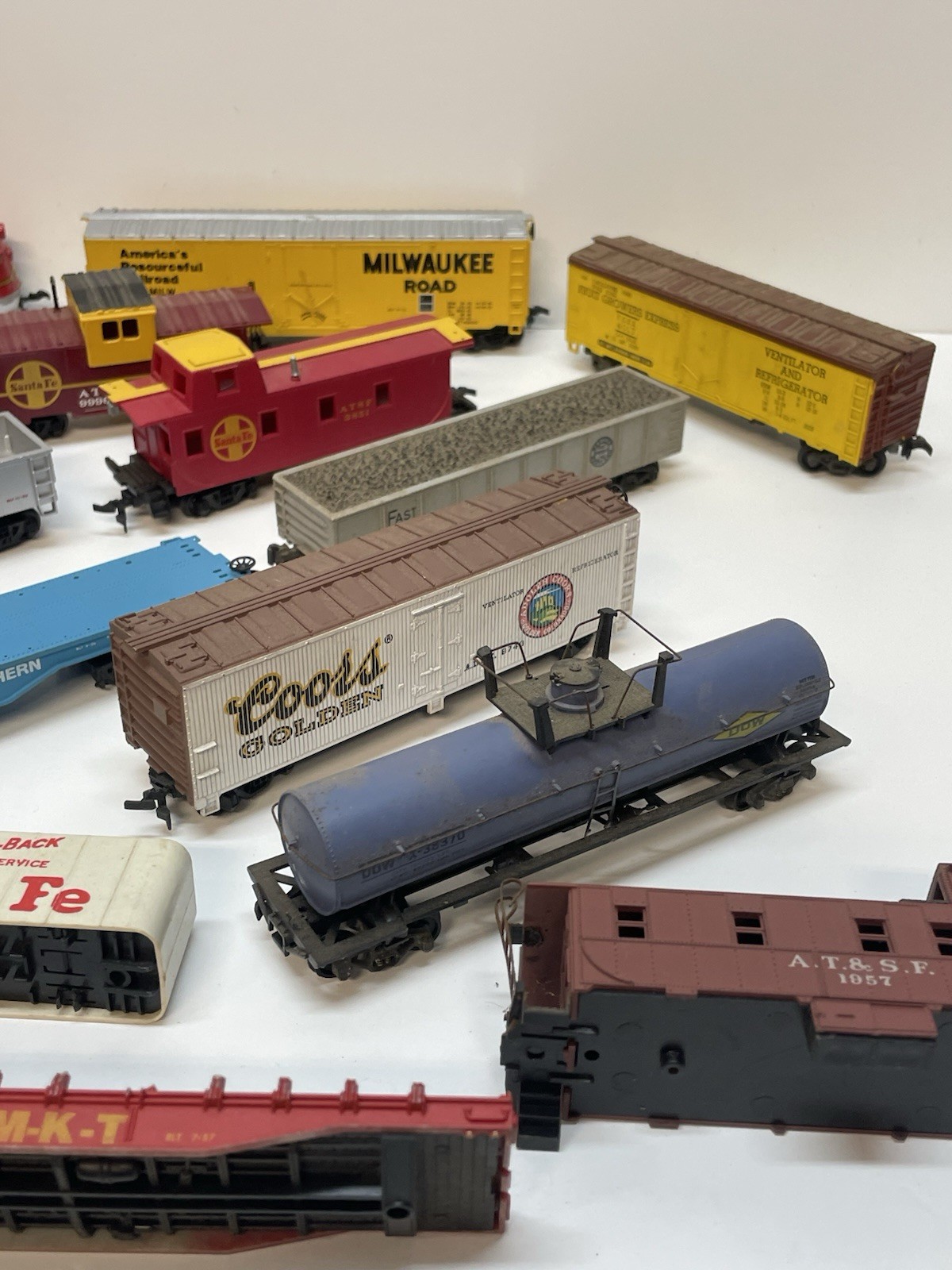 Vtg HUGE Lot HO Locomotives, Train Cars, Parts & Pieces Mixed *FOR PARTS AS IS*