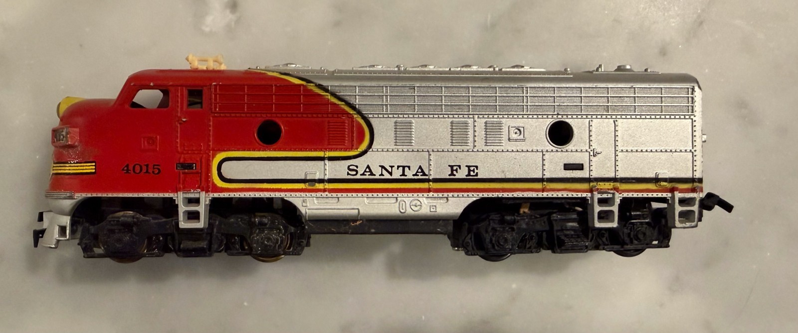 Lot of 5 HO Scale Locomotives: Santa Fe Illinois Central Gulf Bicentennial (#3)