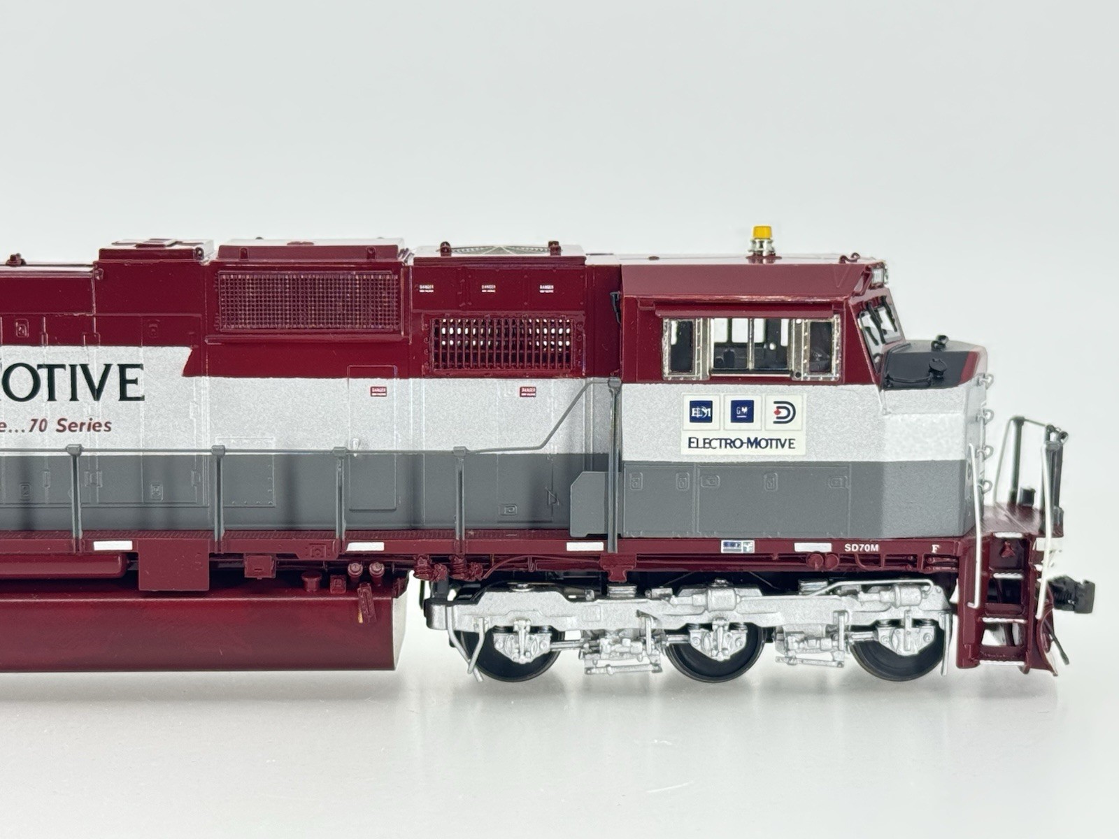 HO Overland Models OMI 5813.1 Electro Motive EMD SD70M Demo Diesel Locomotive