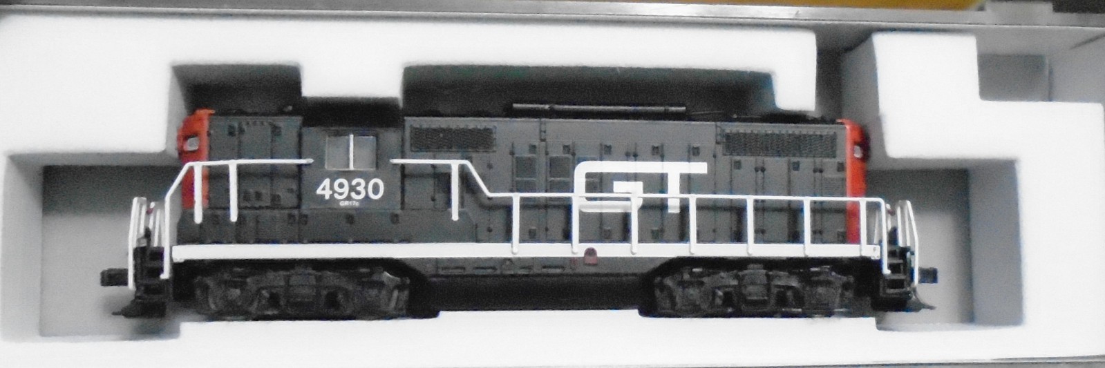 Atlas N Scale Grand Trunk GP-9TT #4930 DC 40005357