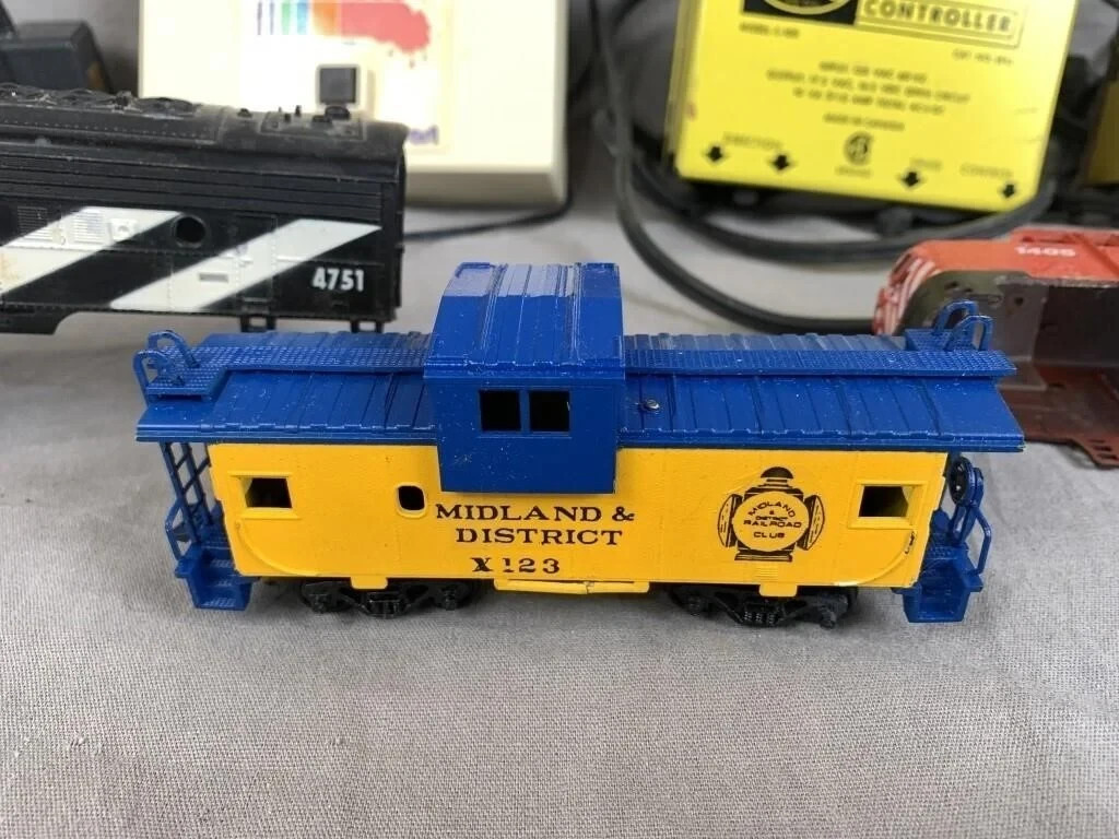 Train Engines (1405 x 2, 4751), Transformers (Robart, Tyco) etc. – lot of 9 pcs