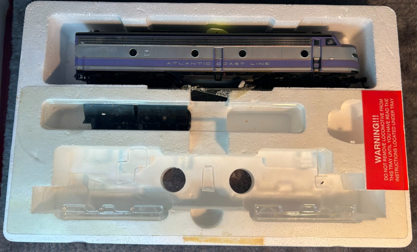 e8/9 locomotive ho scale Atlantic Coast Line