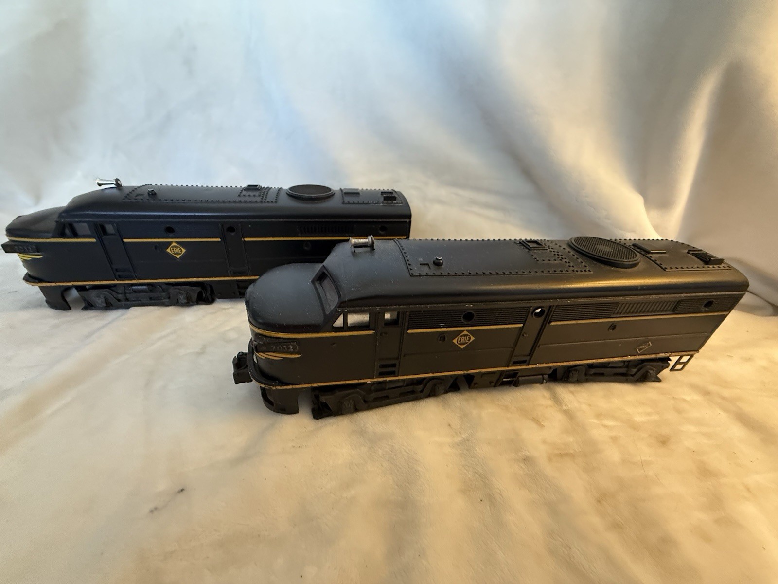 Lionel Postwar O Gauge 2032 Erie Alco AA Twin Diesel Locomotive Set w/ Original