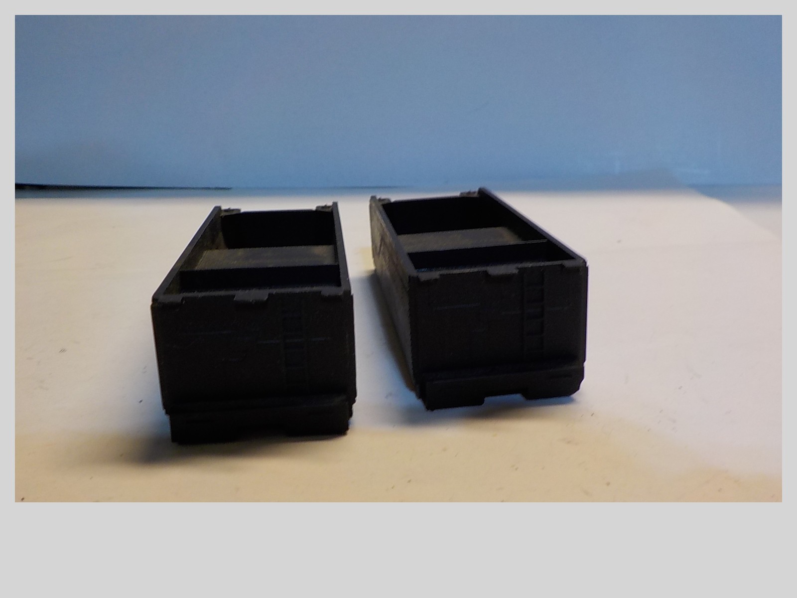HO LOT OF 2 PENNSYLVANIA RR COAL TENDER SHELL BODYS #7L301