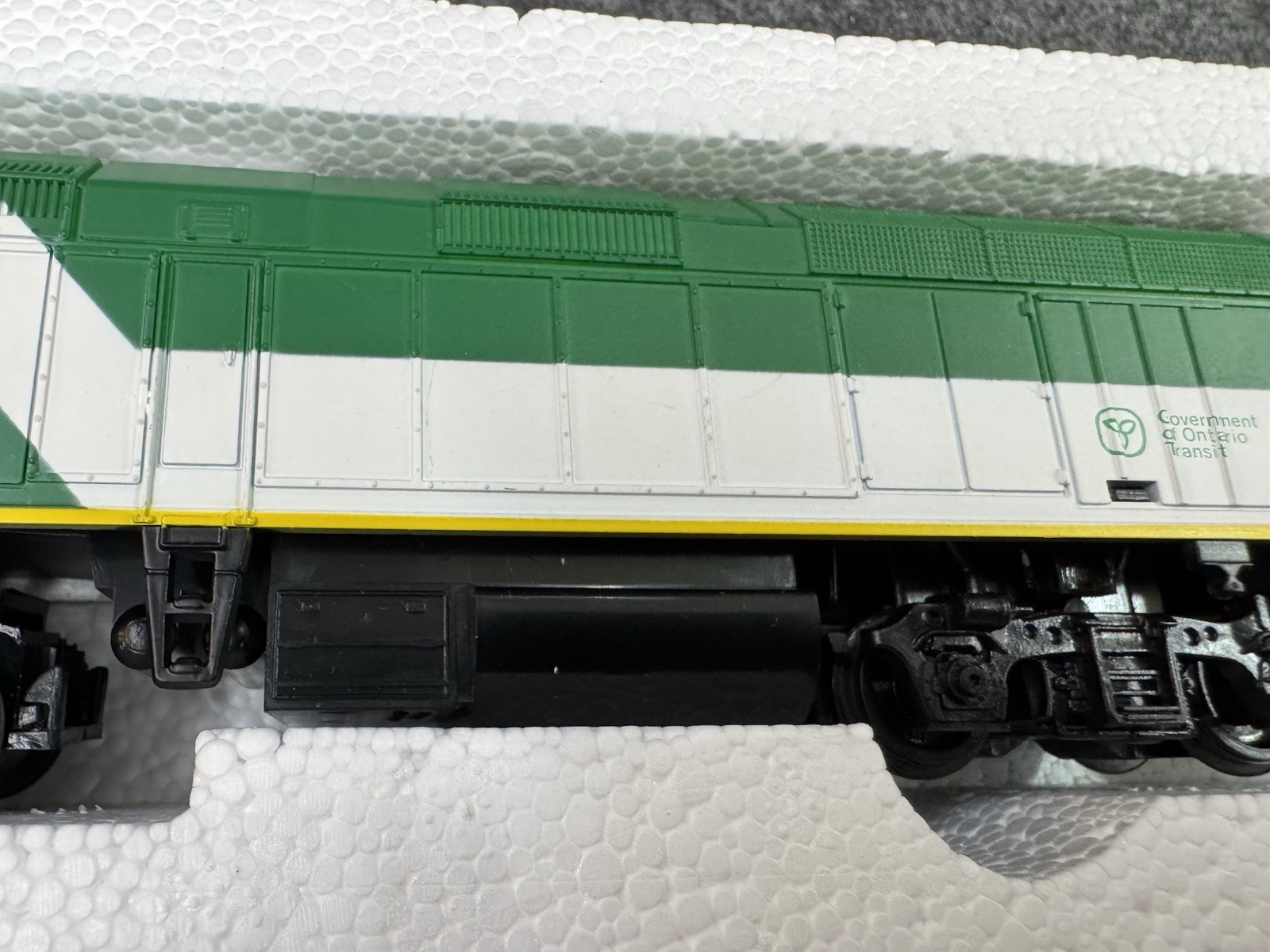 HO Scale F-40 Government of Ontario Transit Locomotive LIFE LIKE 8244A Train NOS