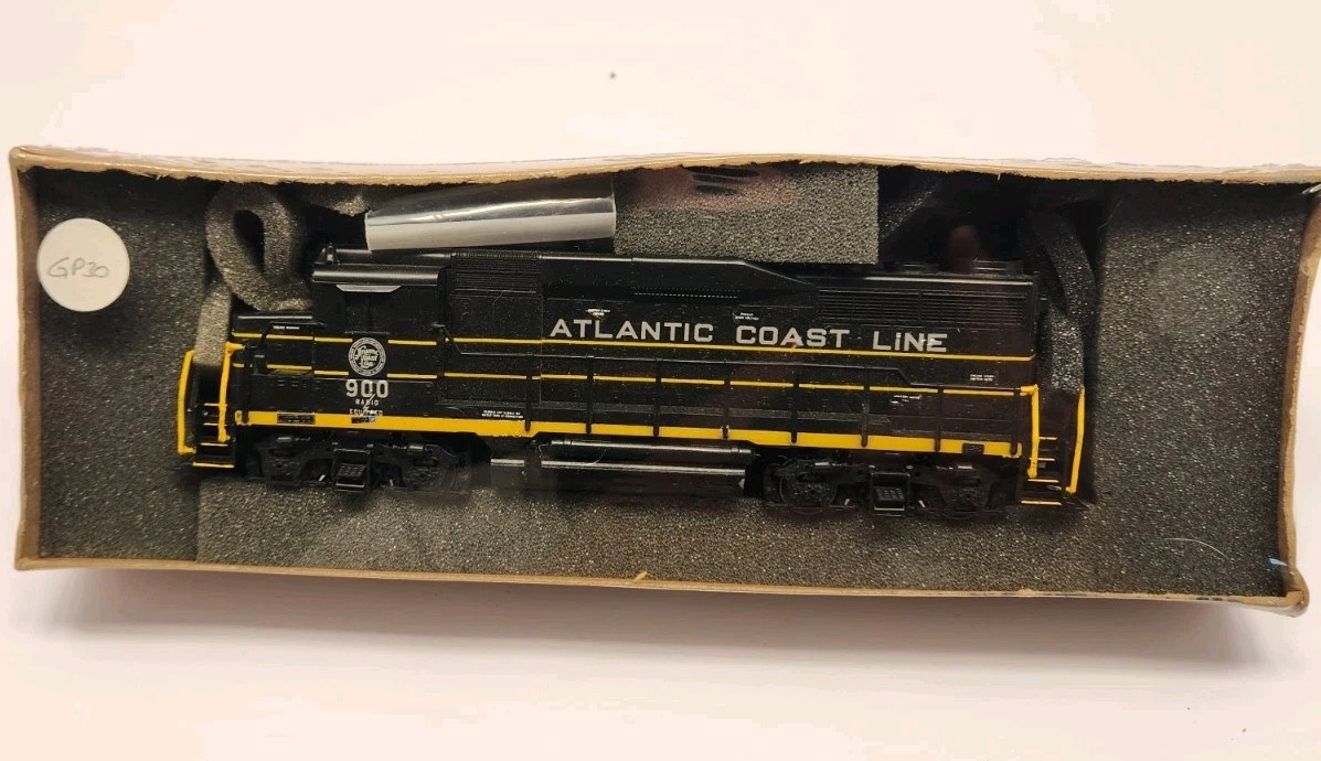 RARE Athearn HO GP-30 Atlantic Coast Line #900 Diesel Locomotive SEALED B24