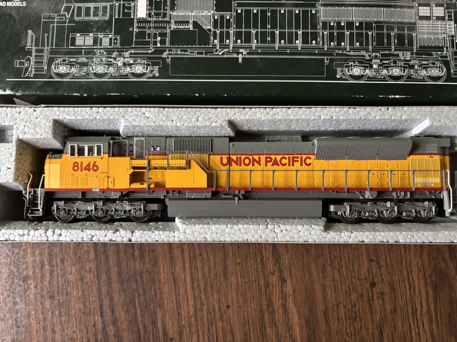 Kato 37-6356 EMD SD90/43MAC, Union Pacific #8146 – HO, DCC Ready