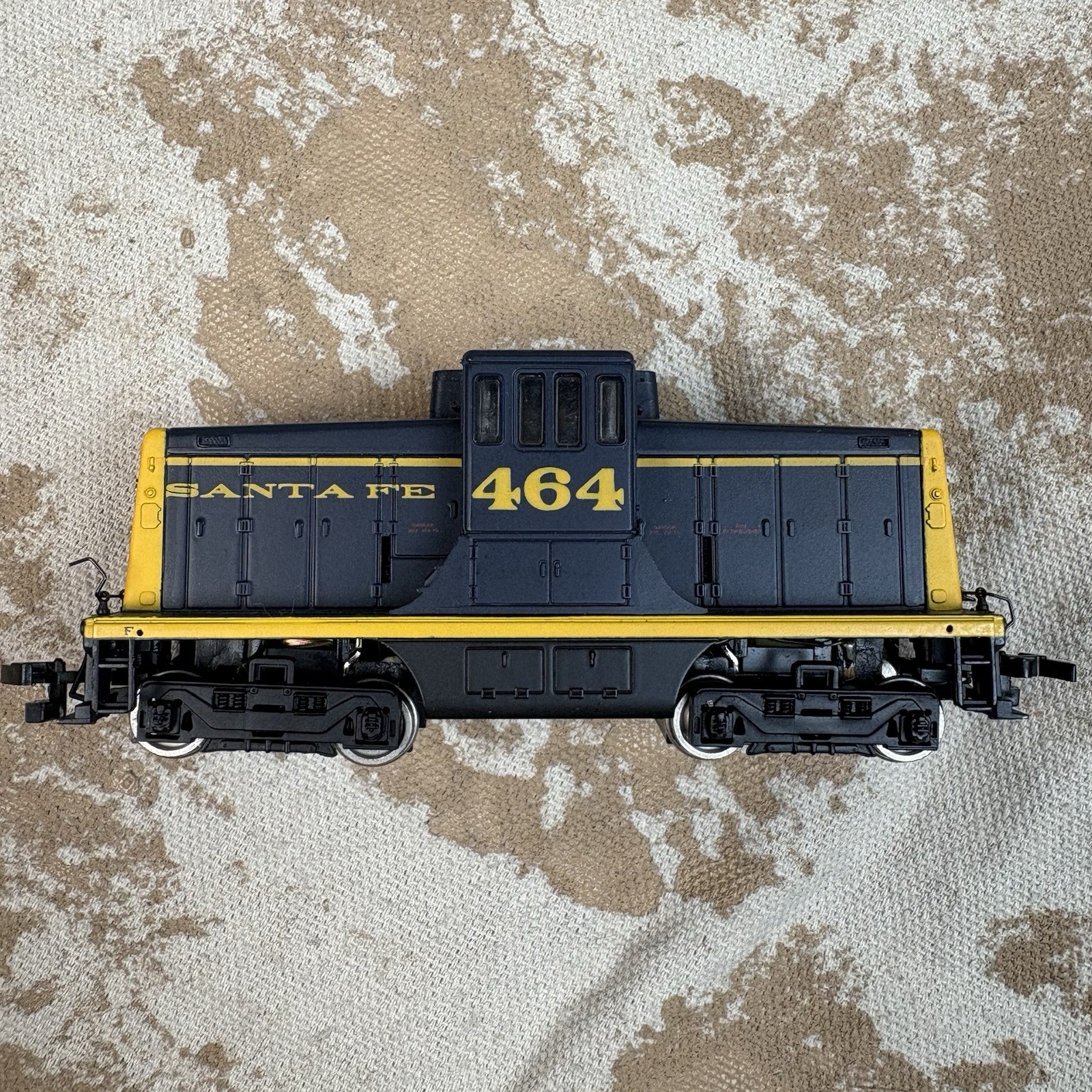 Bachmann Spectrum HO Santa Fe SF 44Ton Switcher #464 Blue Yellow