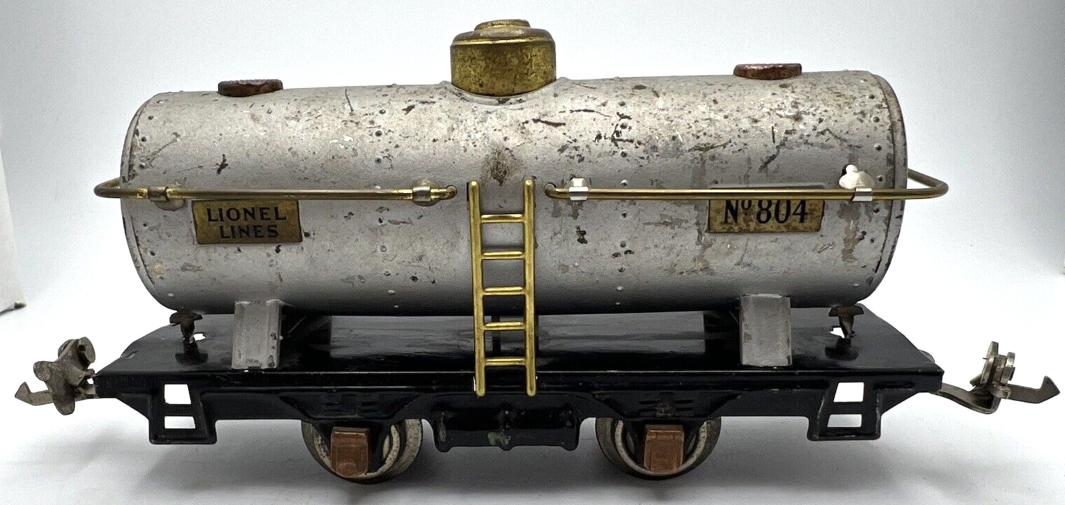 LIONEL LINES No. 804 VINTAGE DIE CAST METAL TANKER CAR O GUAGE