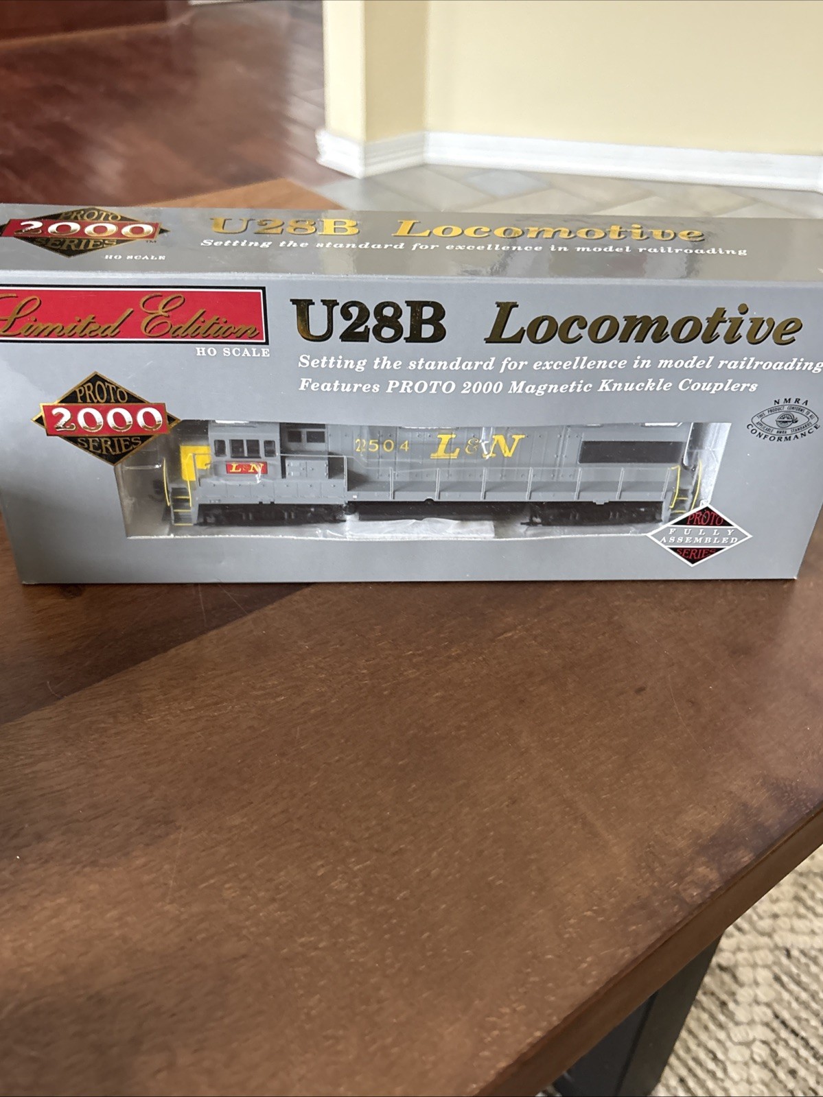 Walthers Proto 2000 HO U28B Locomotive L&N #2504 New