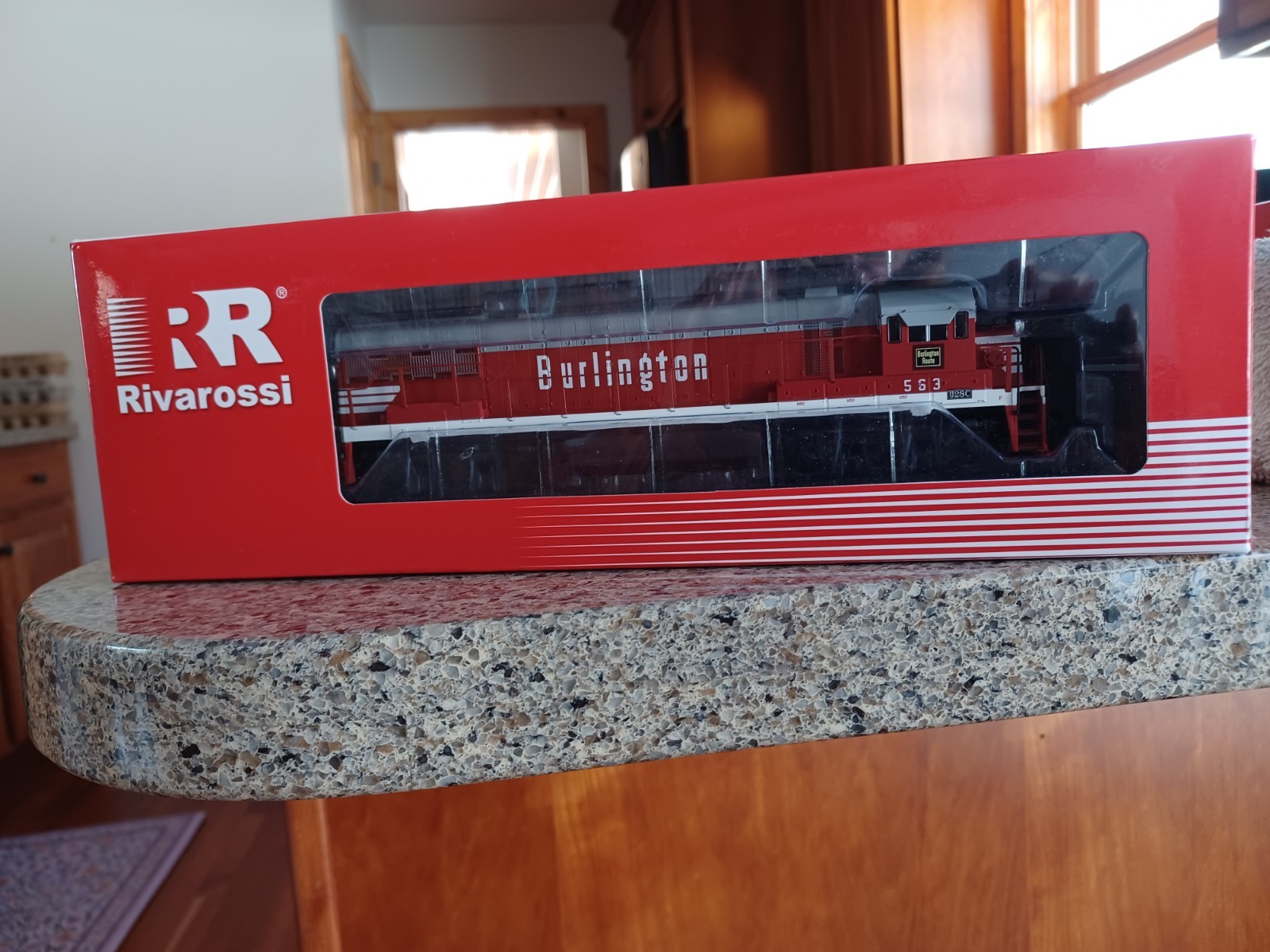 RIVAROSSI-HO-DIESEL LOCO-DCC SOUND-HR2616-C.B.& Q-#563-GE U28C