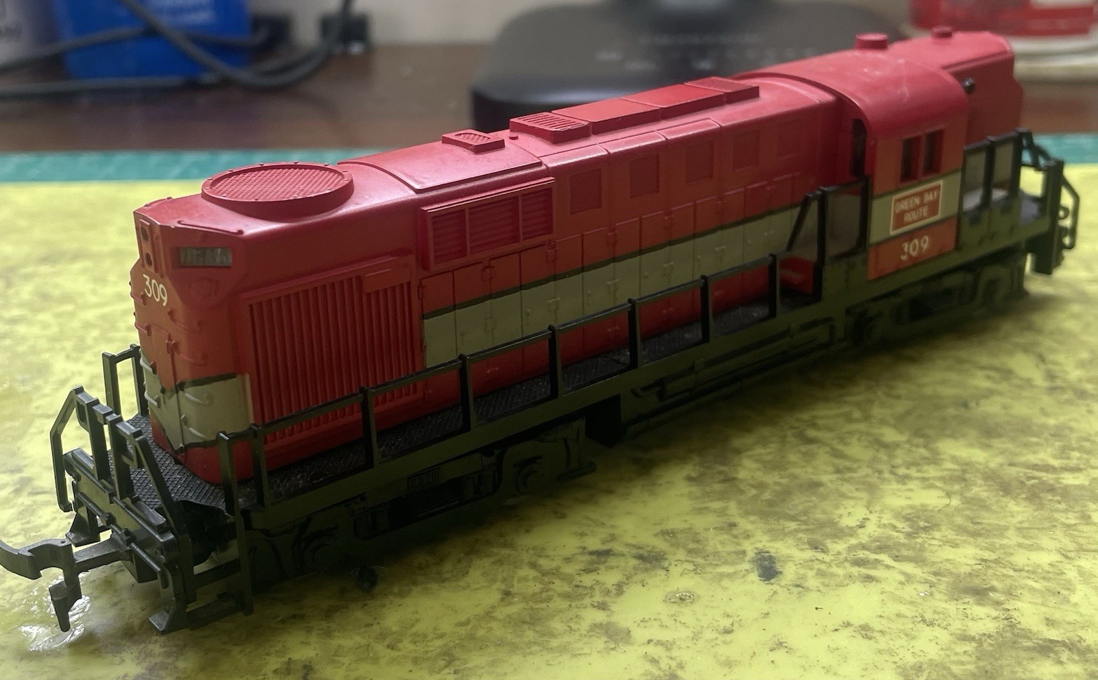 AHM Mehano Green Bay Route #309 GP-9 Diesel Locomotive Engine Serviced Lot B19