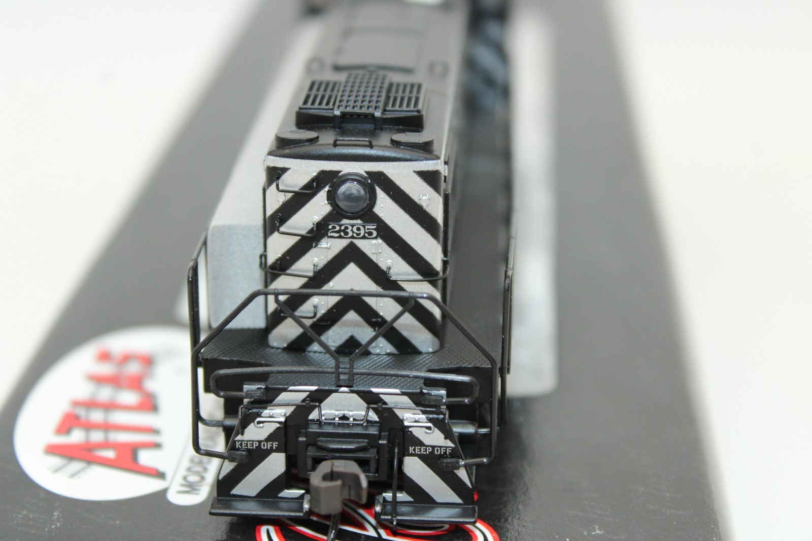 Atlas Classic HO Scale Santa Fe Alco RS1 Diesel Locomotive #2395 LED 7158