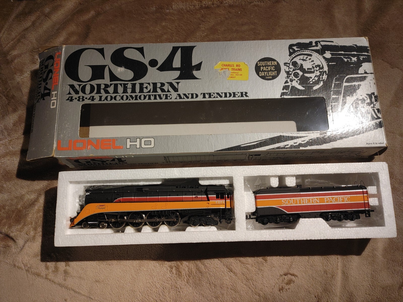 HO Scale Lionel, Steam Locomotive & Tender GS-4 4-8-4 Southern Pacific Daylight