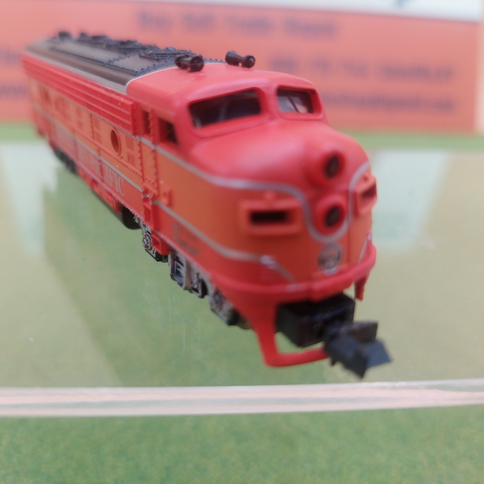 Life-Like ~ N-Scale #6405 Southern Pacific “Daylight Paint Scheme” F 7 Diesel