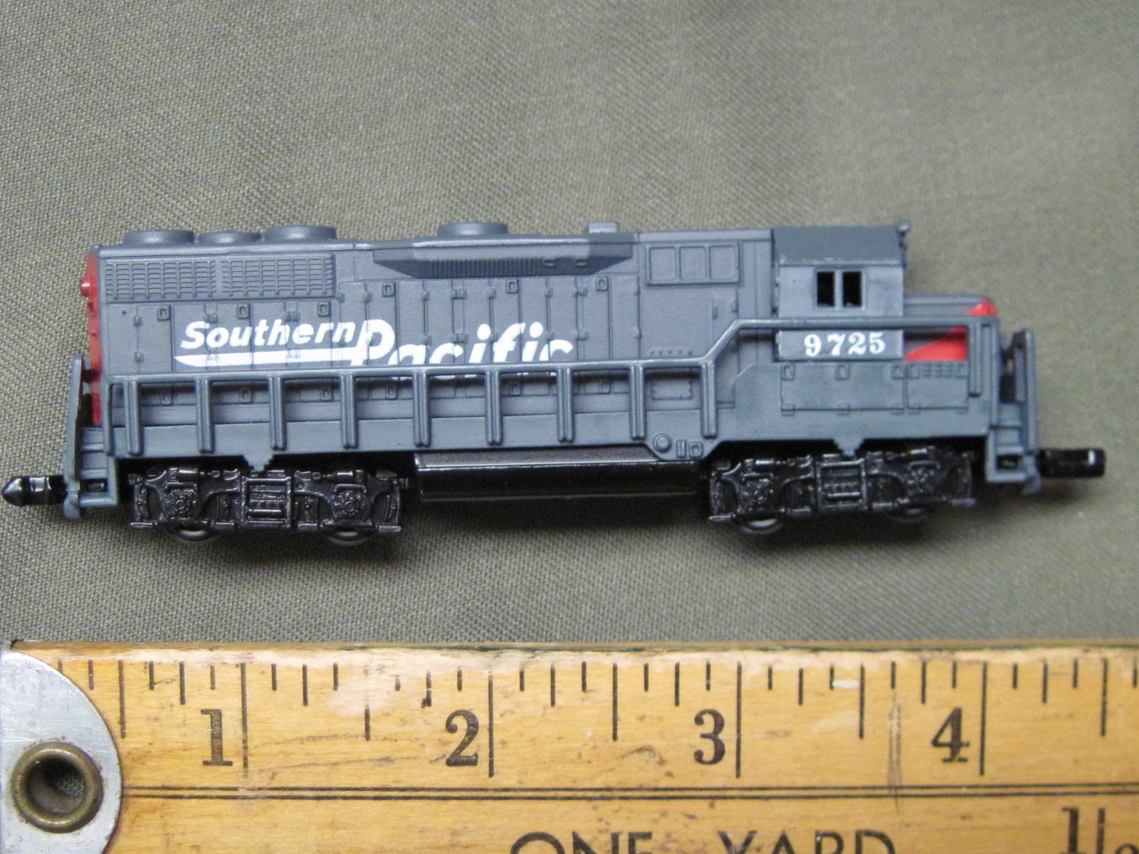 HIGH SPEED METAL PRODUCTS NO. 418 SOUTHERN PACIFIC LOCOMOTIVE #9725