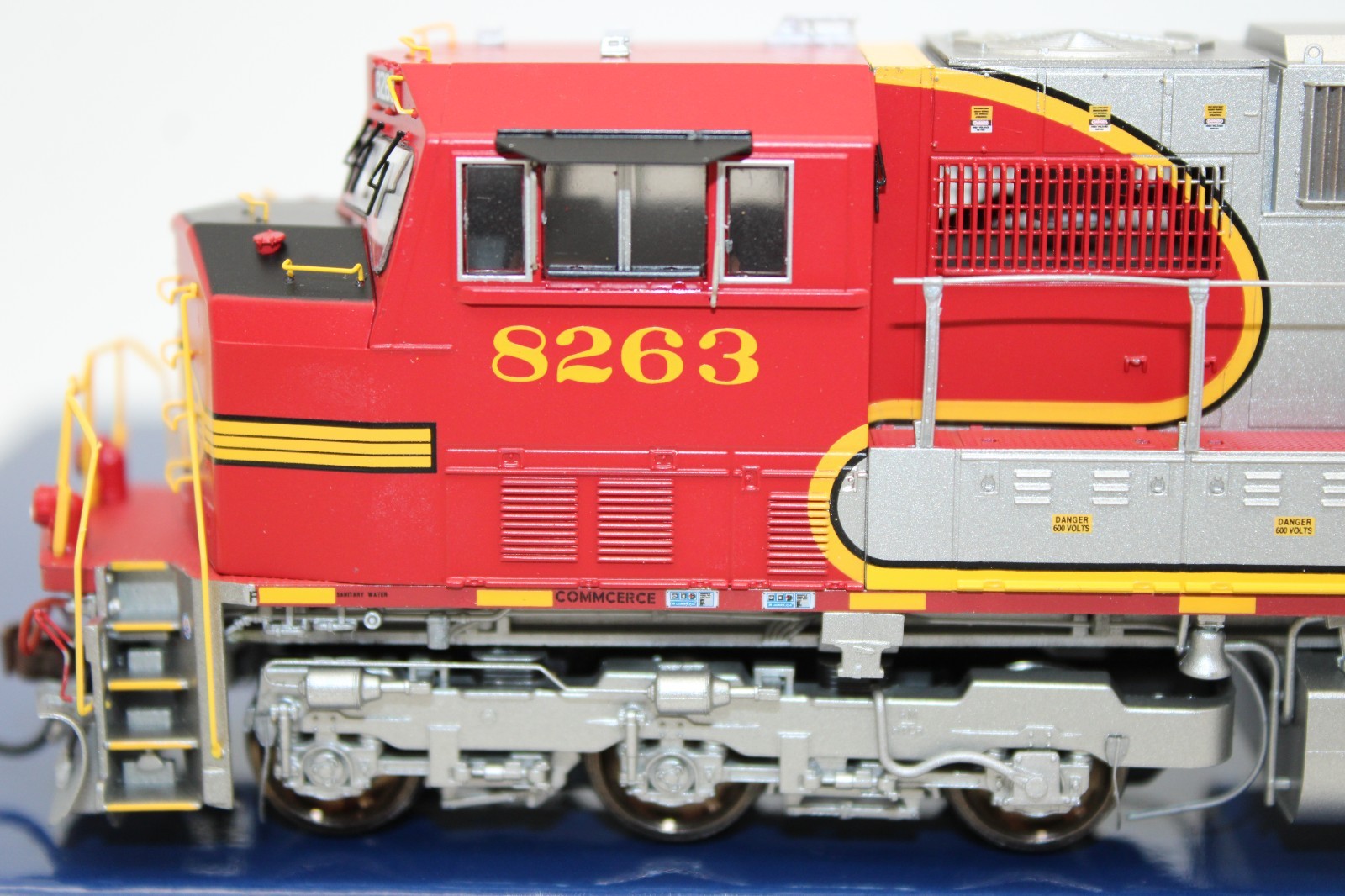Athearn Genesis HO Scale BNSF EMD SD75M Diesel Locomotive #8263 NOS LED DCC Rdy