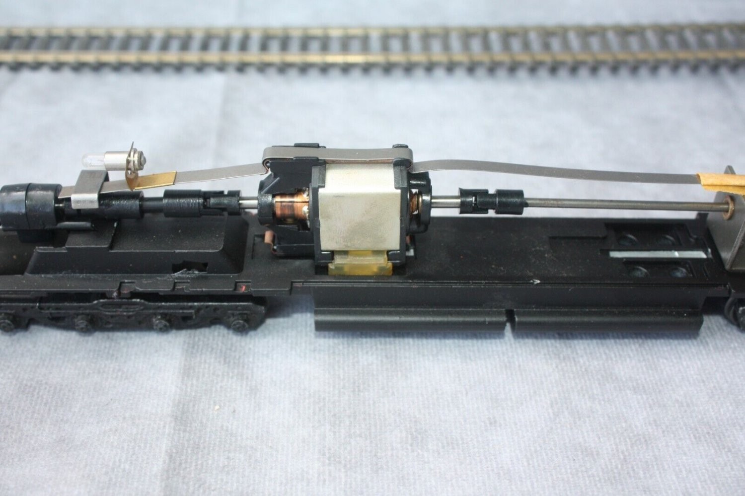 HO Scale Burlington 6000 Diesel Locomotive 16 wheel