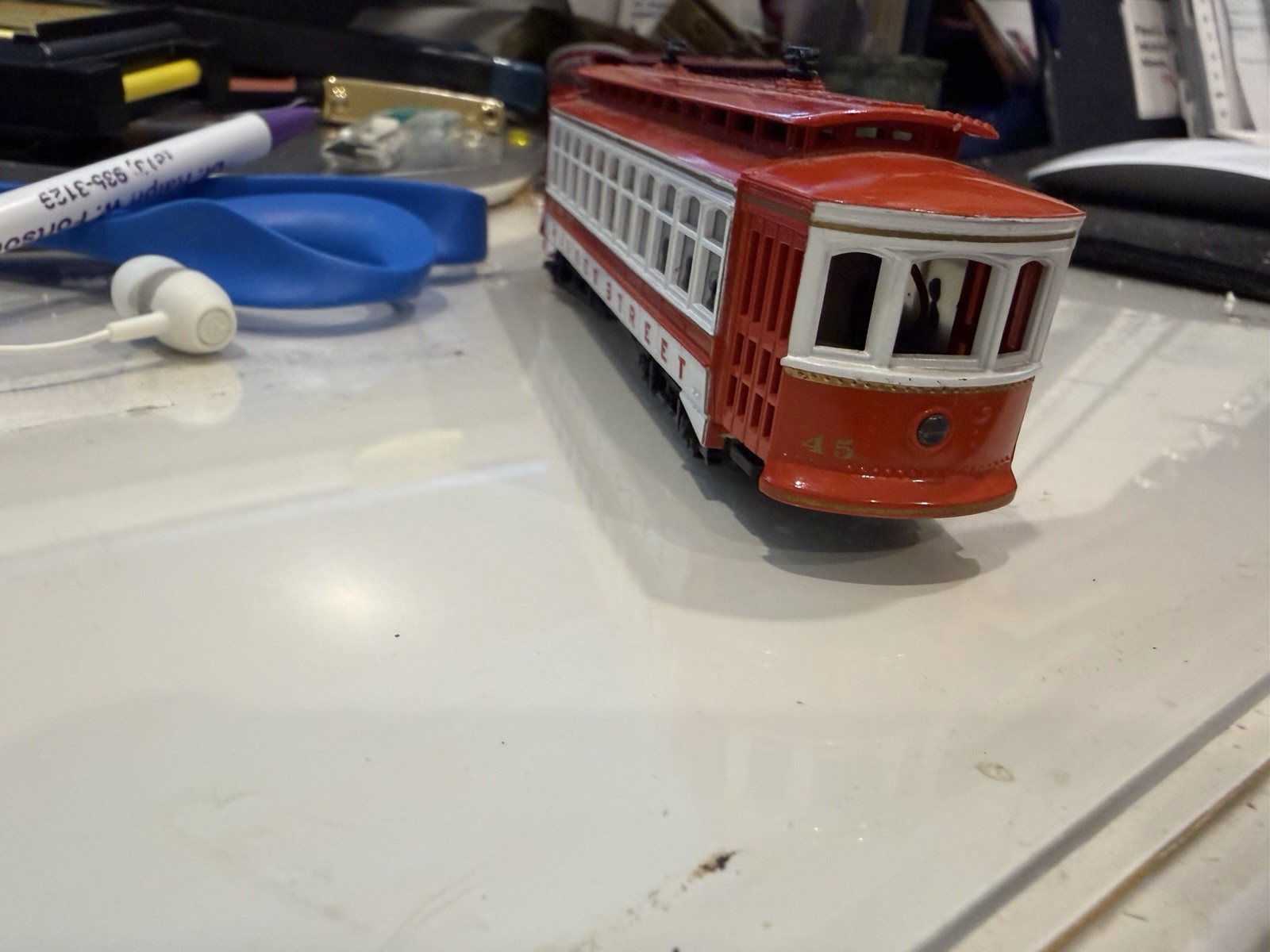 Brill Market Street Red & White HO Gauge Electric trolley, missing antennas.