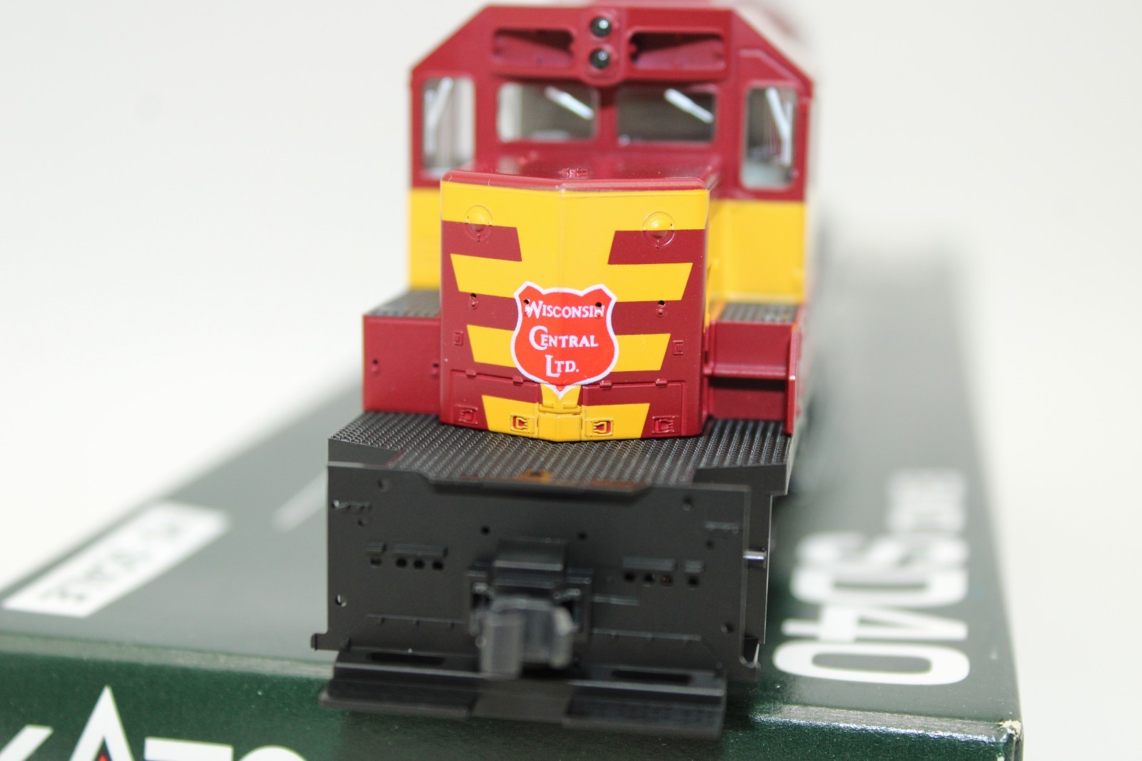 Kato HO WC Wisconsin Central SD40 Diesel Locomotive #6001 NOS 37-6329 DCC Ready