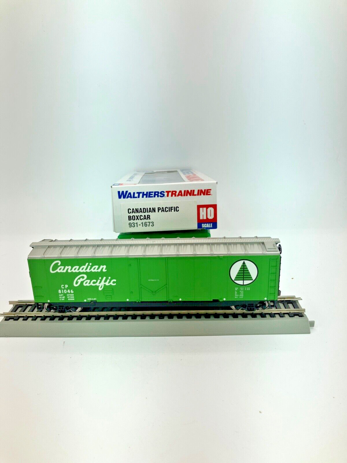 NIB-Walthers HO Canadian Pacific 50′ Plug Door Boxcar 931-1673