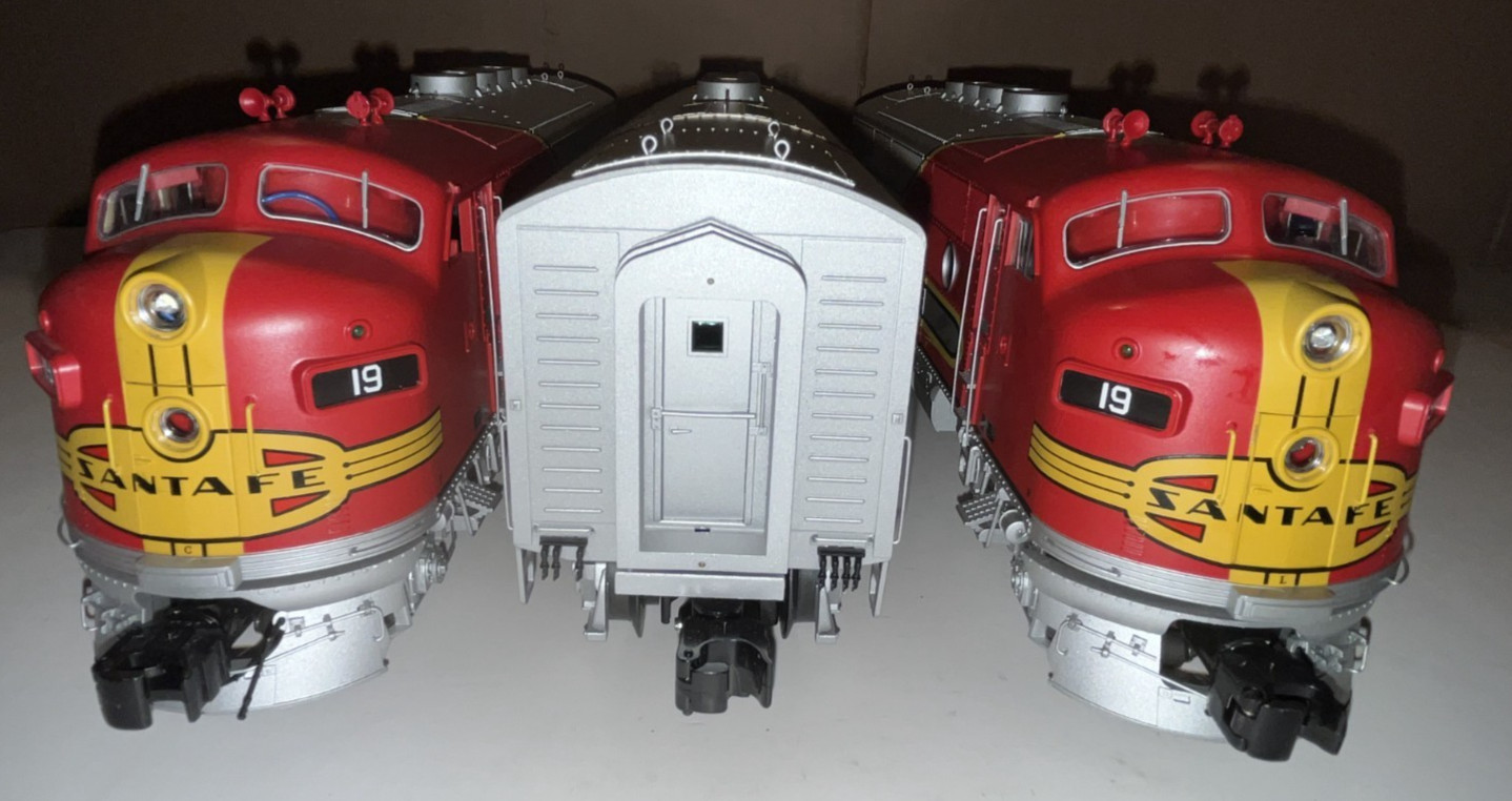 Lionel Modern 14588 Santa Fe F3 ABA with Railsounds, all boxes. Lightly run.