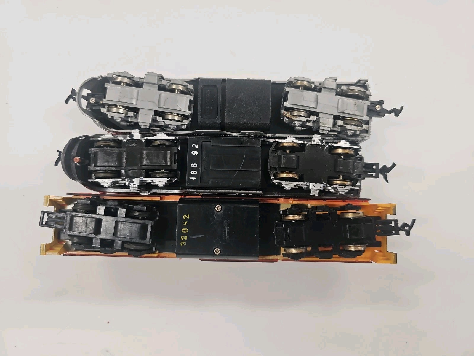 HO Lot of 3 Diesel Engines Chessie System, Santa Fe. See Video And Description.