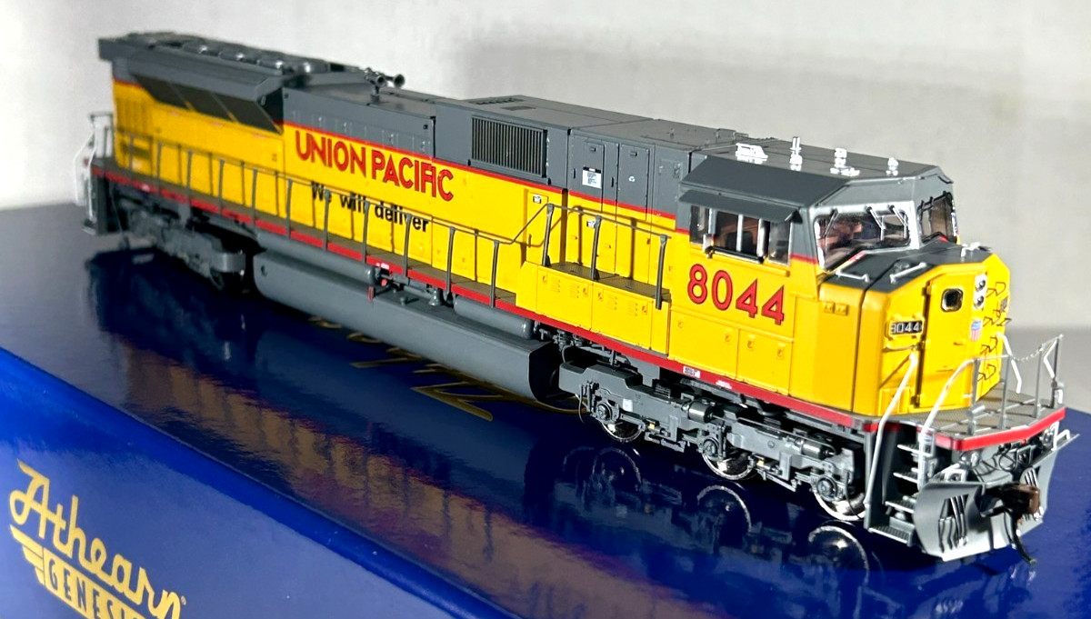 ATHEARN GENESIS HO SCALE SD90MAC LOCOMOTIVE W/TSUNAMI2 SOUND&DCC UP ATHG27379