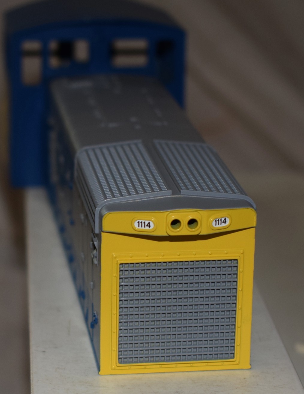 MTH SW-1500 Diesel Locomotive Shell CSX #1114 – O Gauge Sample